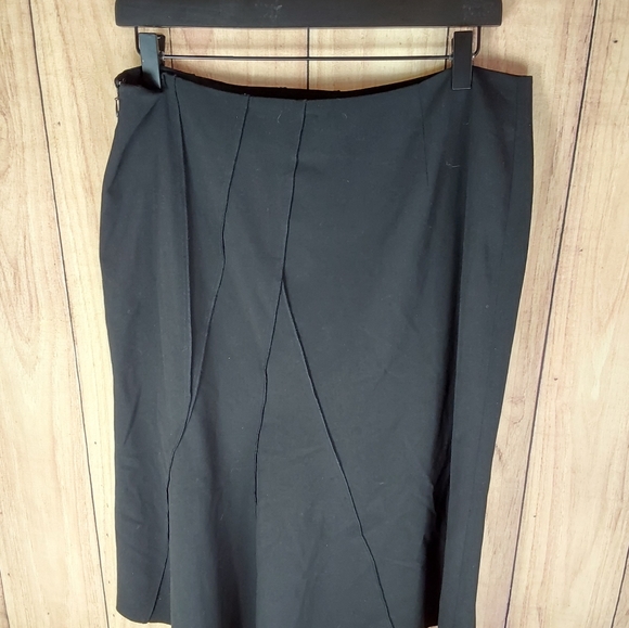 The Limited Stretch Black Midi Skirt With Abstract Lines Pattern - Picture 3 of 12